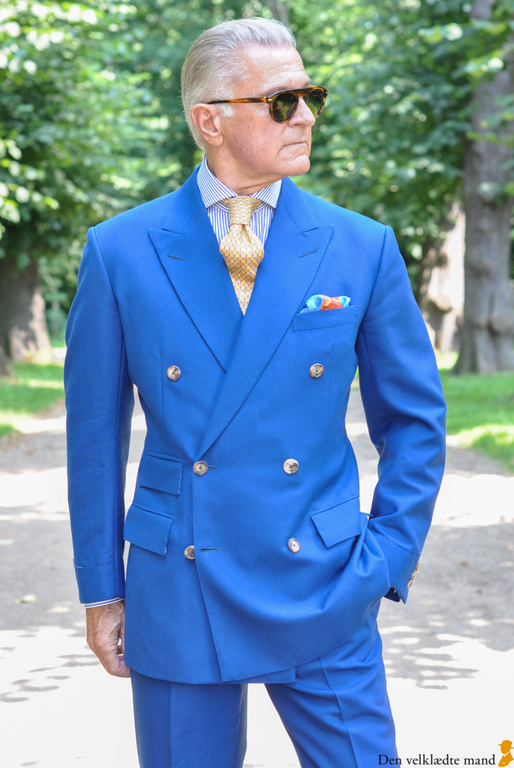 Mr X i skræddersyet kongeblåt jakkesæt